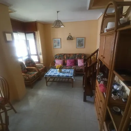 Dúplex En Urbanización Salceda Al Lado De La Playa *